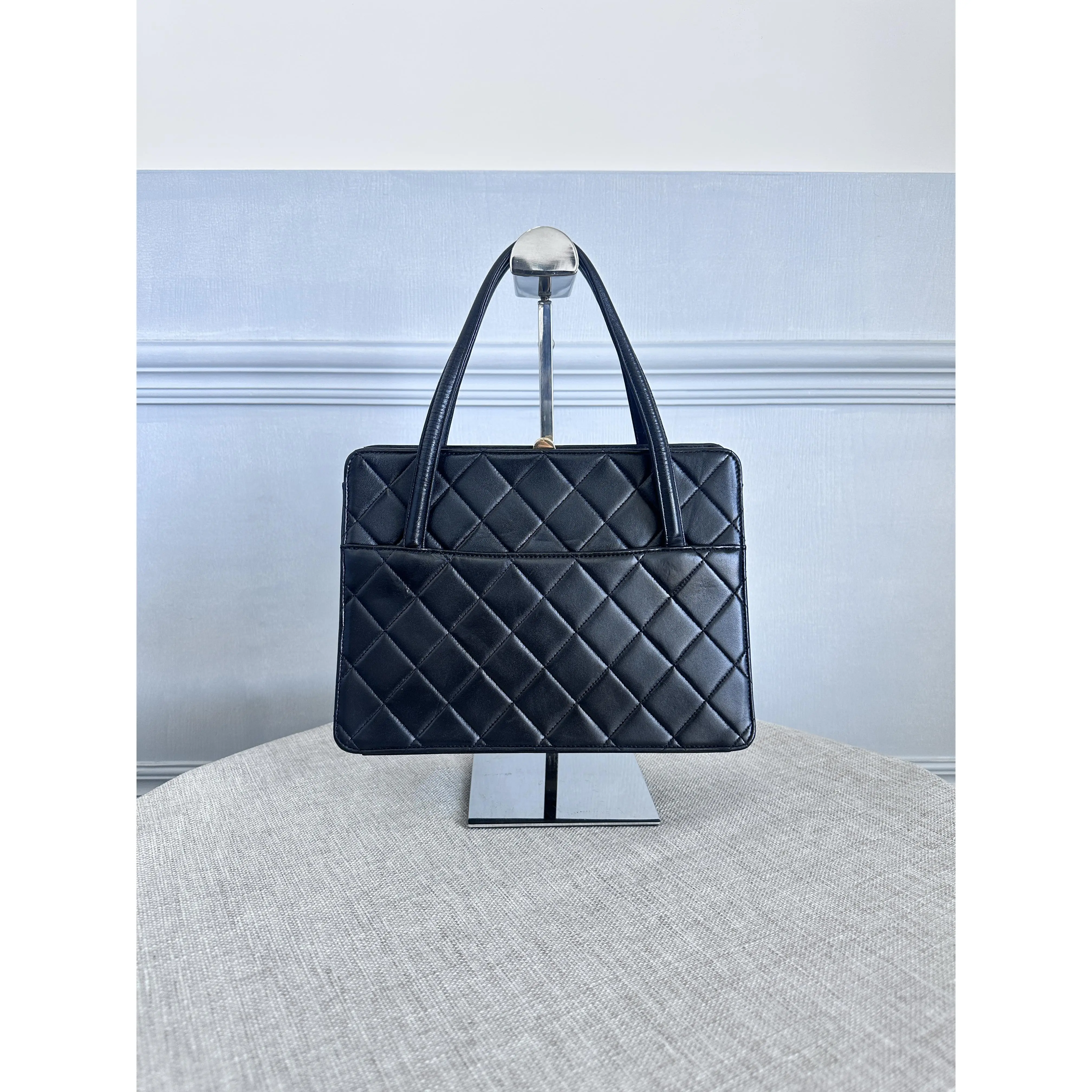 Pre-owned CHANEL Vintage Matelassé Hand‑held Tote