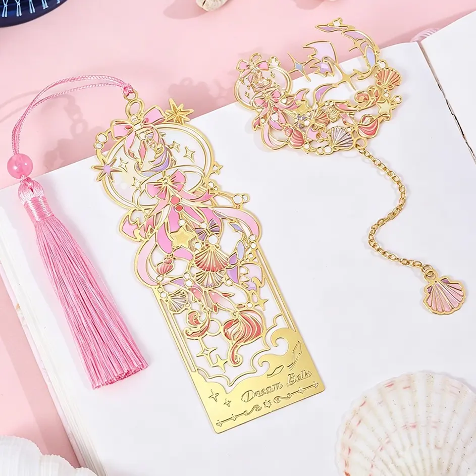 2pcs Metal Bookmarks with Chain Tassel, Gold Hollow Charm Gifts Rustproof Planner Accessories Shell & Starfish Design for Book Lovers, Women Men, Writers, Teachers, Birthday, Christmas, Appreciation Day