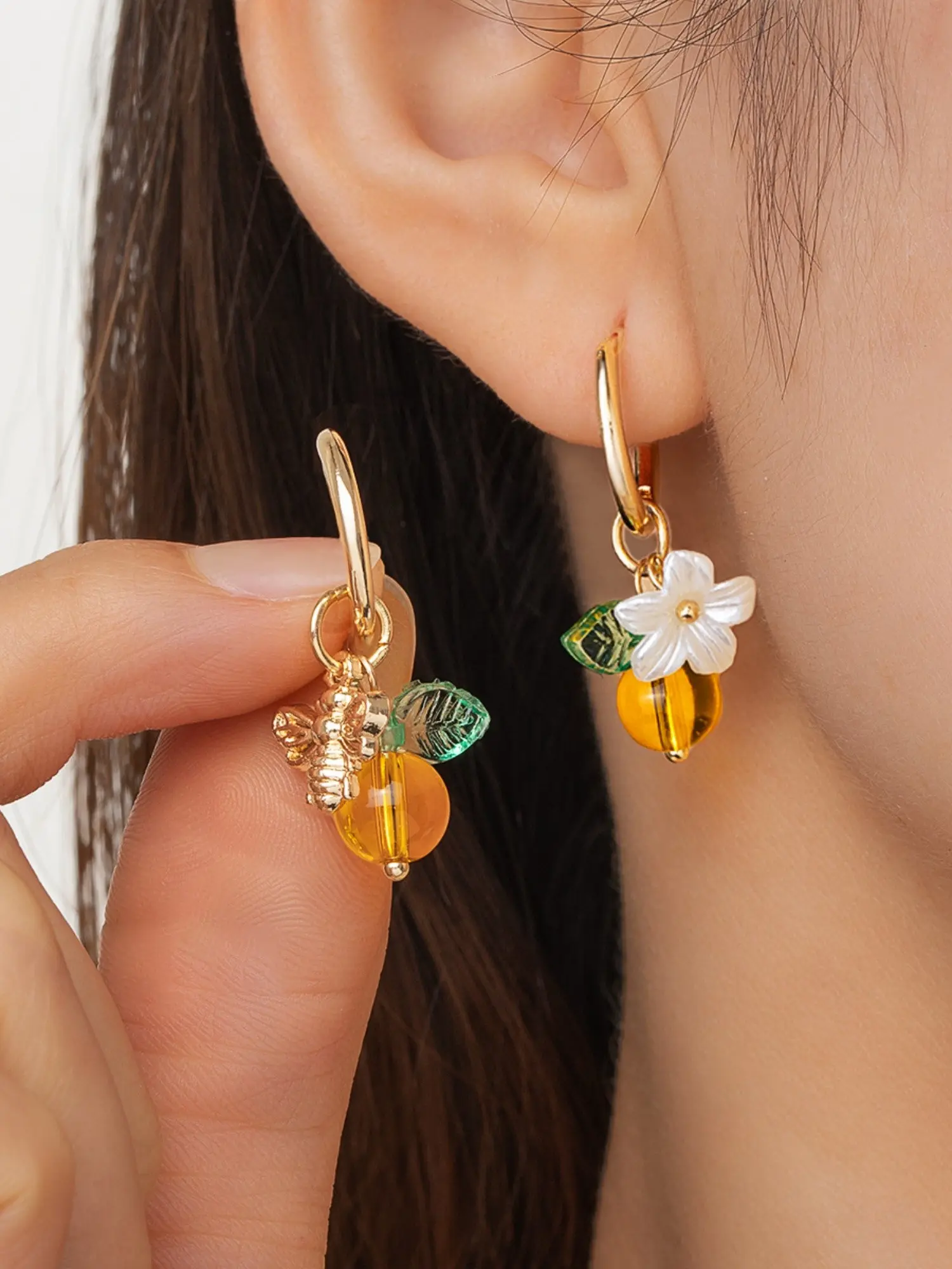 New Fresh Sweet Alloy Bee Glass Leaf Flower Pendant Women's Earrings, Elegant Jewelry for Daily Wear, Perfect Gift for Her
