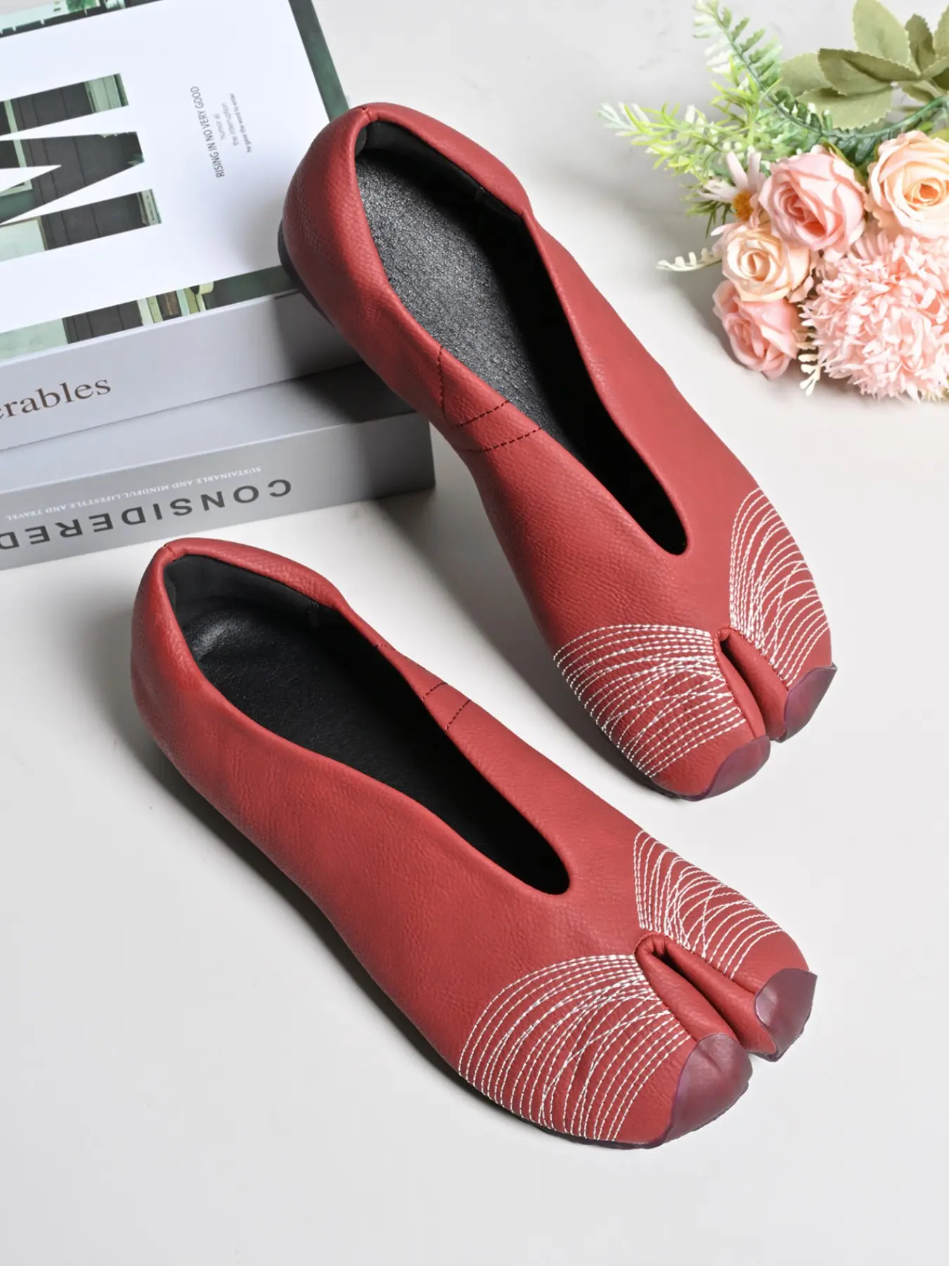 Women Art Stitch Tabi Split Toe Loafers, Soft Faux Leather Lightweight Walking Flat Footwear, Black Burgundy Red