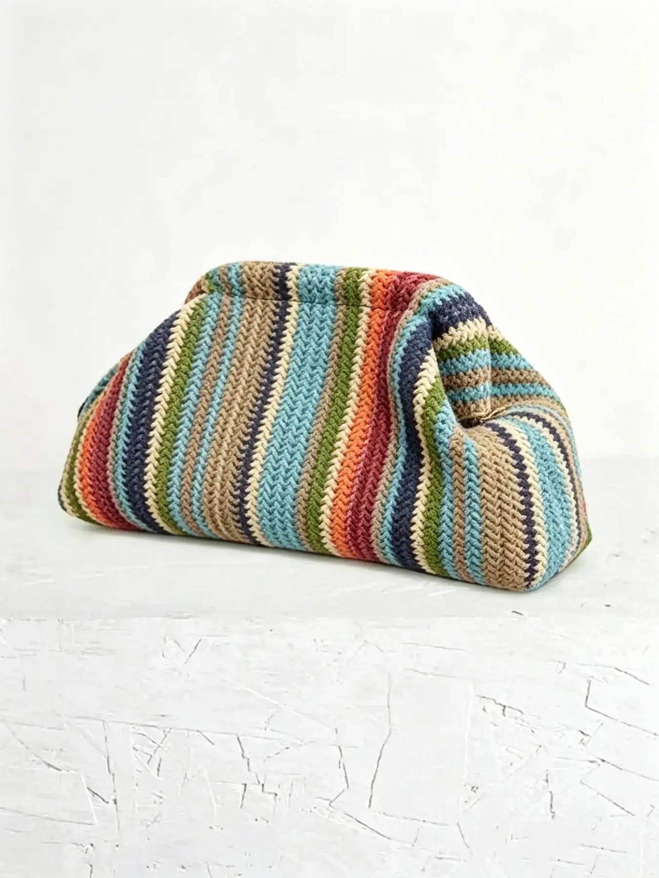 Elegant Retro Textured Striped Straw-Woven Cloud Bag, Fresh Artistic Handheld Bag with Unique Design, Ideal for Beach Vacations, Daily Commuting, and Friend Gatherings