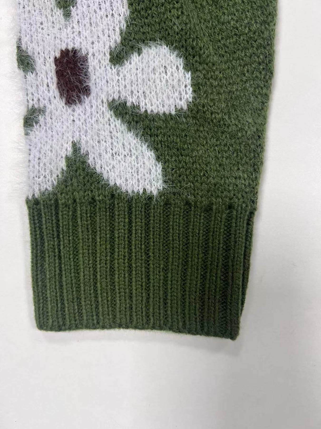 Women's New Loose Round-Neck Floral Pattern Long-Sleeve Pullover Sweater for Autumn and Winter, Elegant Casual Knitwear