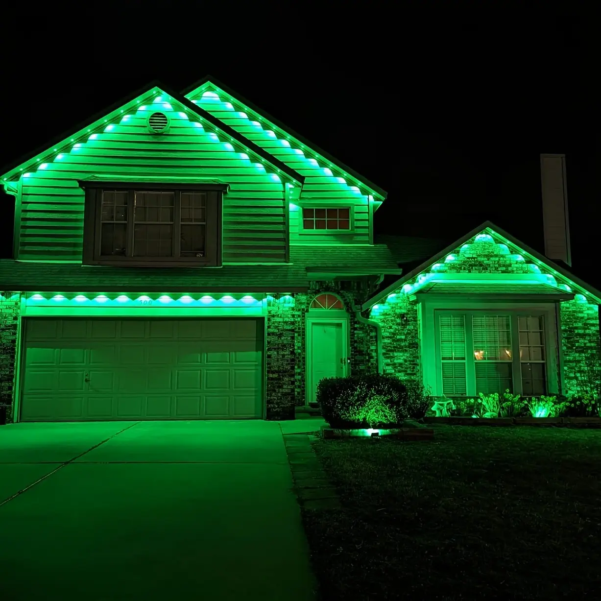 100Ft/200Ft/49Ft/19Ft Permanent Outdoor Lights Eaves Lights Outdoor Permanent Christmas Multicolor Warm White Color Changing Music Sync Timer Dimmable