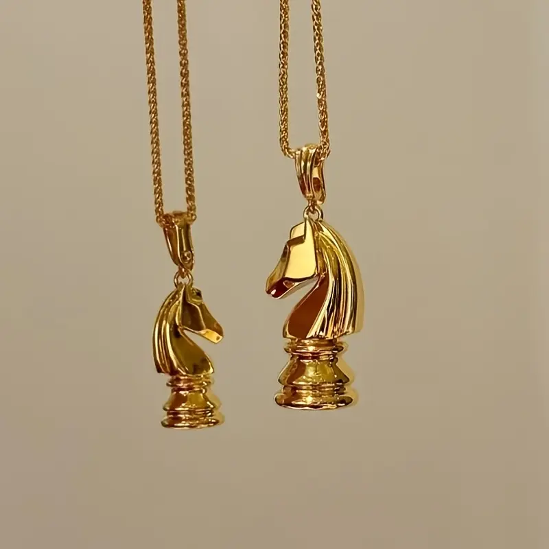 Vintage Chess Knight Pendant Necklace, Light Luxury Niche High-End Clavicle Sweater Chain