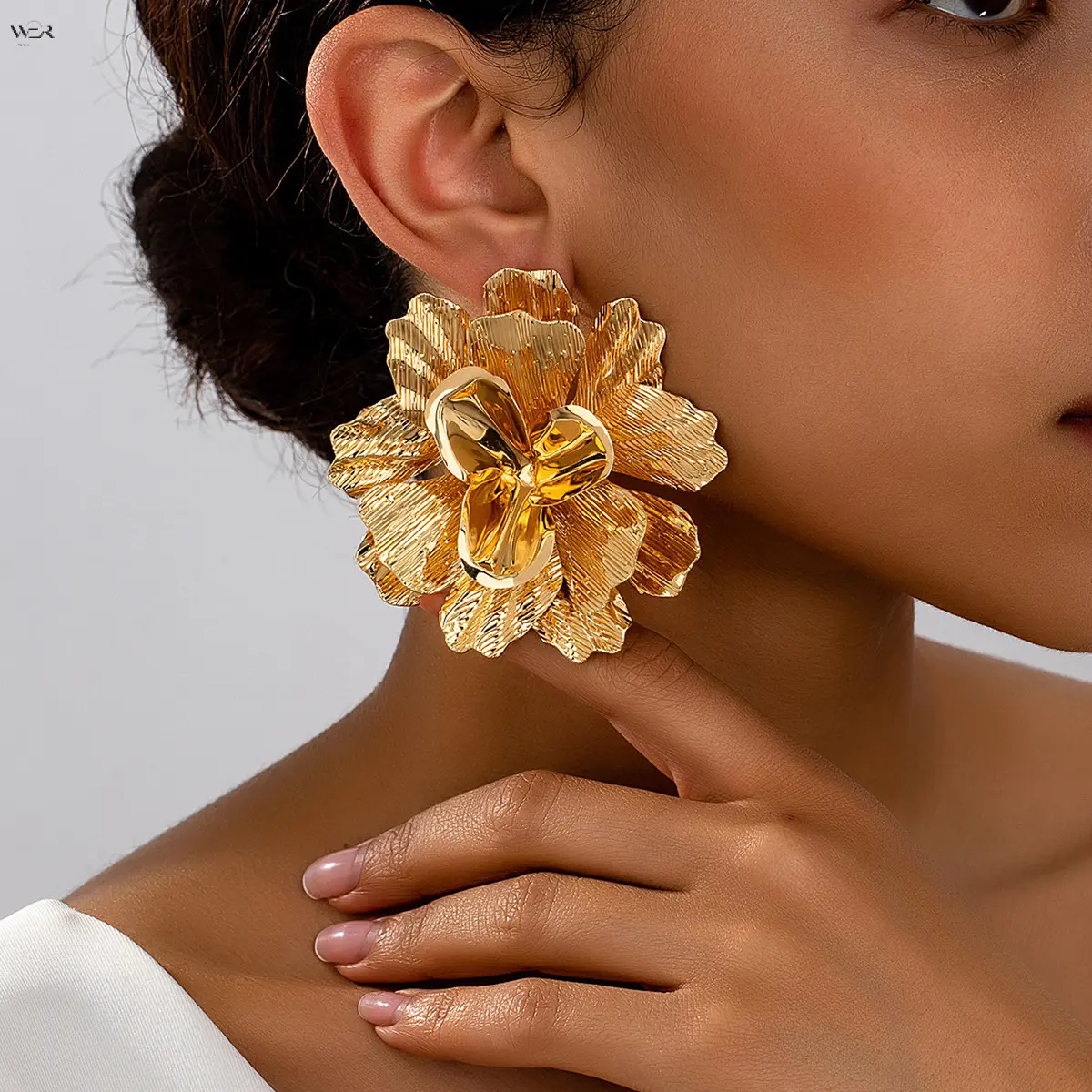 Oversized Textured Gold Flower Stud Earrings - 7cm, 41g/Pair, 3D Layered Metal Acrylic Statement Jewelry, Bold Retro Glam Ornaments for Party, Wedding Daily Styling, Personalized Costume Fashion Accessory