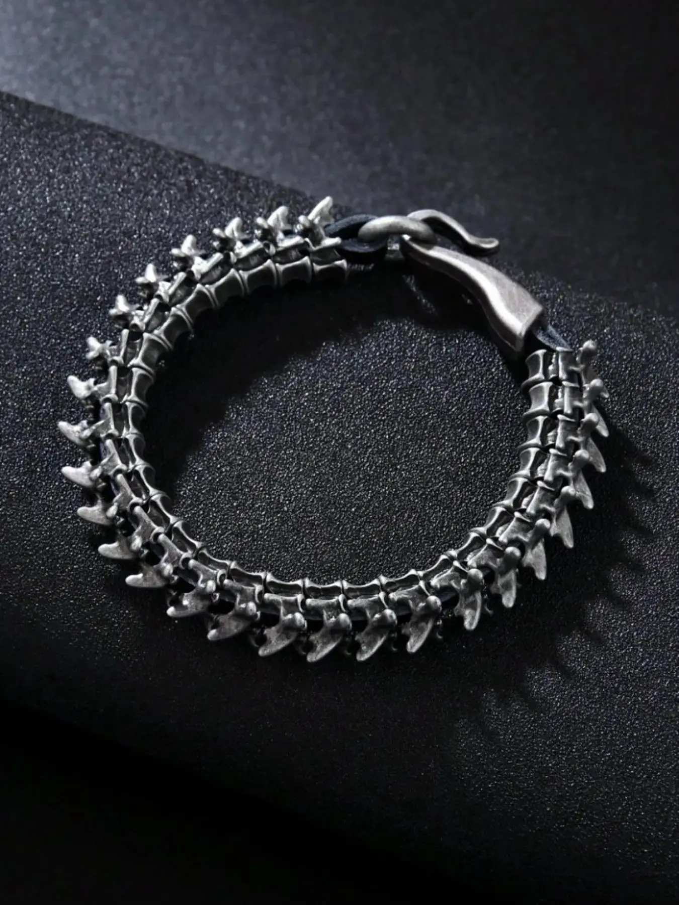 1 Piece Vintage Alloy Skeleton Spine Chain Bracelet for Men, Gothic Dinosaur Bone Textured Wristband, Punk Dark Style Fashion Bangle Accessories