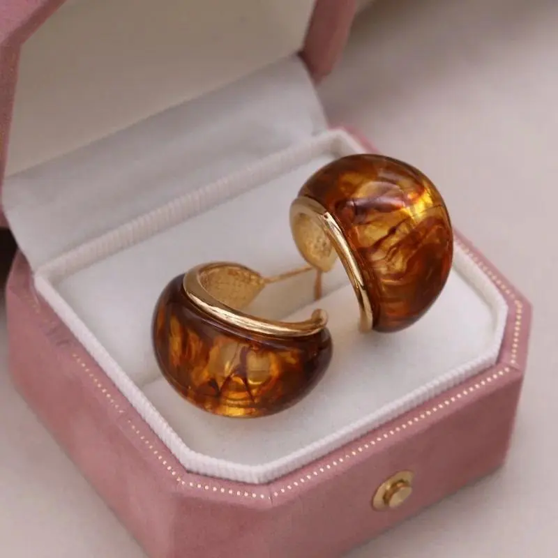 Korean new design fashion jewelry 14K gold plated C-type amber resin earrings elegant women's daily work accessories