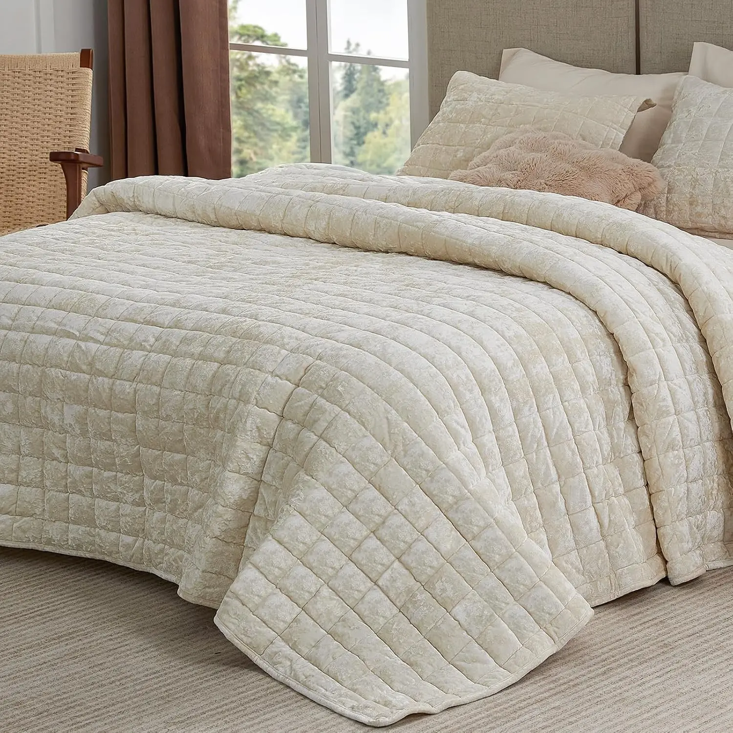 Velvet Quilt Set King Size - Luxury Soft Velvet Comforter Bedding Set for All Season, Lightweight Quilted Box Stitch Oversized Bedspread Coverlet with 2 Matching Shams, Shiny Cream White