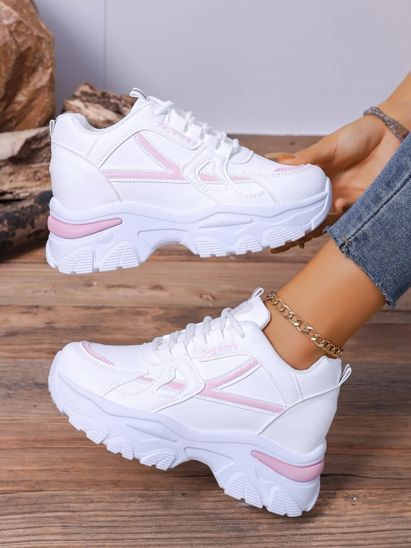 2026 autumn fashion fashionable lace up thick soled lace up casual thick soled casual trendy trainers Casual Sneakers Trendy Shoes sports shoes for women PU outdoor casual shoes for students returning to school season
