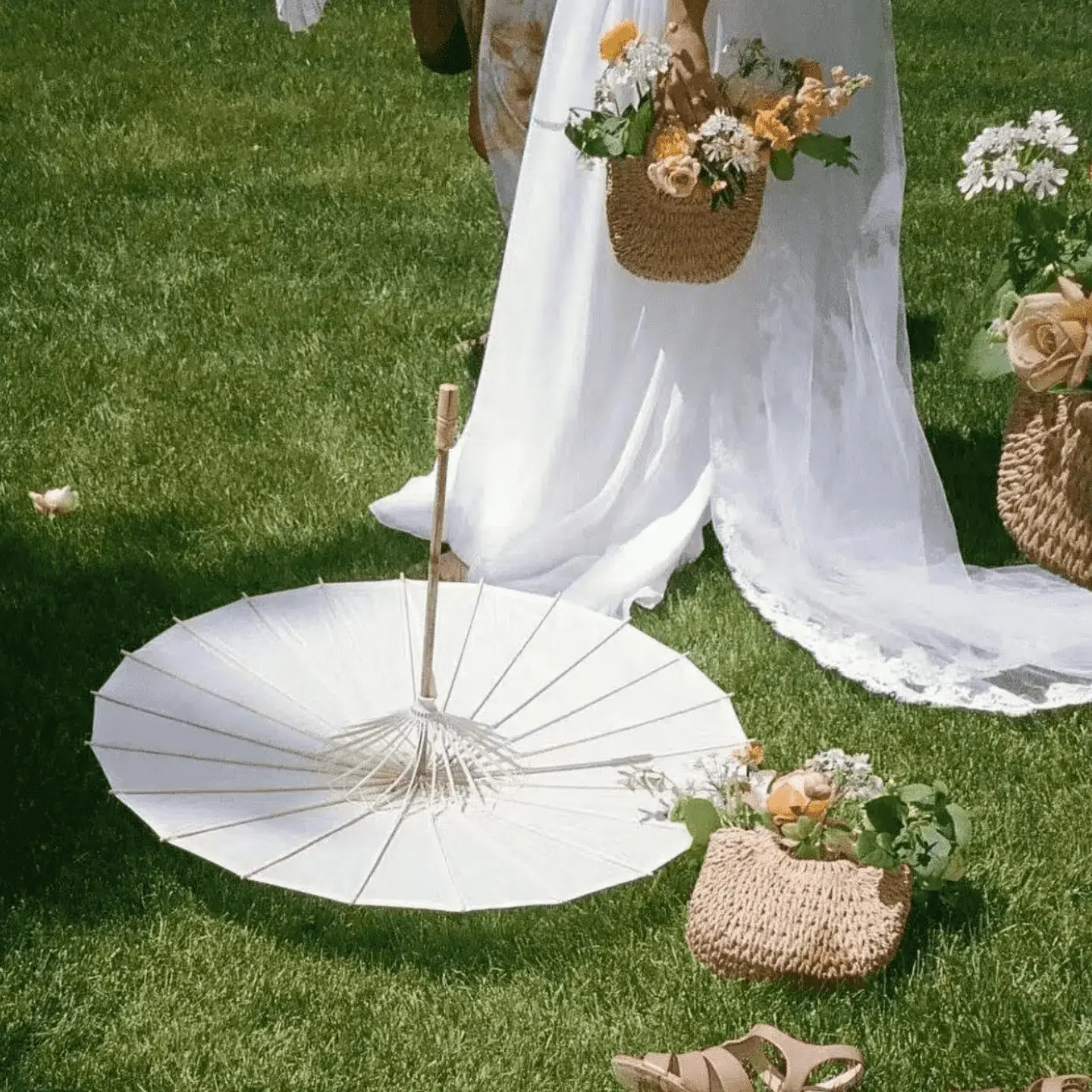 Elegant Paper Umbrella/fan, Lightweight Umbrella, Wedding Bridesmaid Gift, Handheld Fan, Bridal Shower Photo Prop, Traditional Asian Style, Party Decor