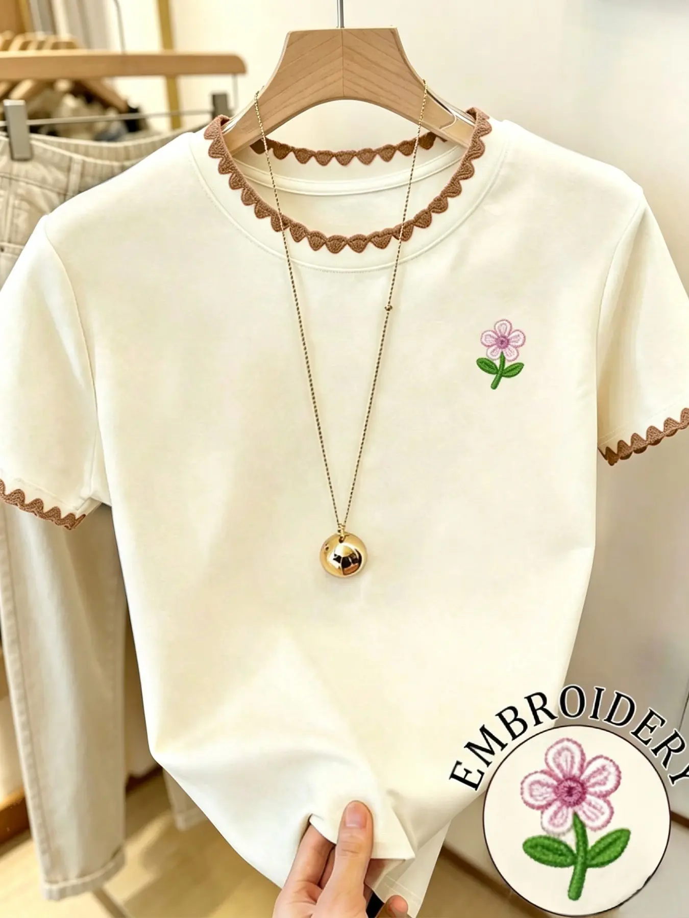 Women's Outdoor Floral Embroidered Round Neck T-Shirt, Short Sleeve Fitted Casual Top, Sweet Choice for Dates and Back-To-School Season