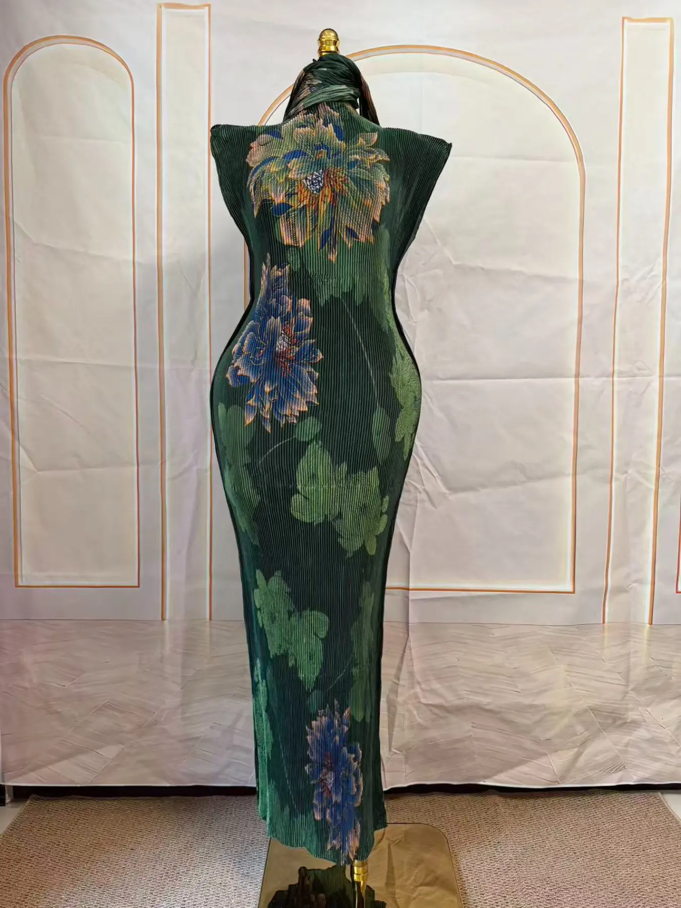 Vintage Ink Wash Large Flower Print Sleeveless Halter Ruched Long Dress, Waist Cinch Slimming New Chinese Style Modified Qipao Dress