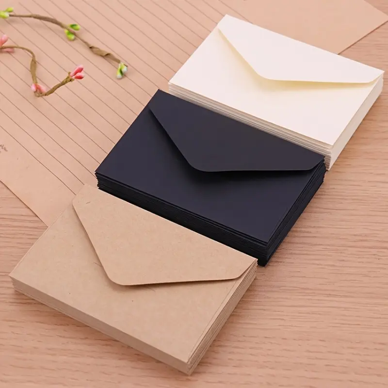 A set of 50 classic white and black mini paper envelopes, which is very suitable for wedding invitations or gifts.