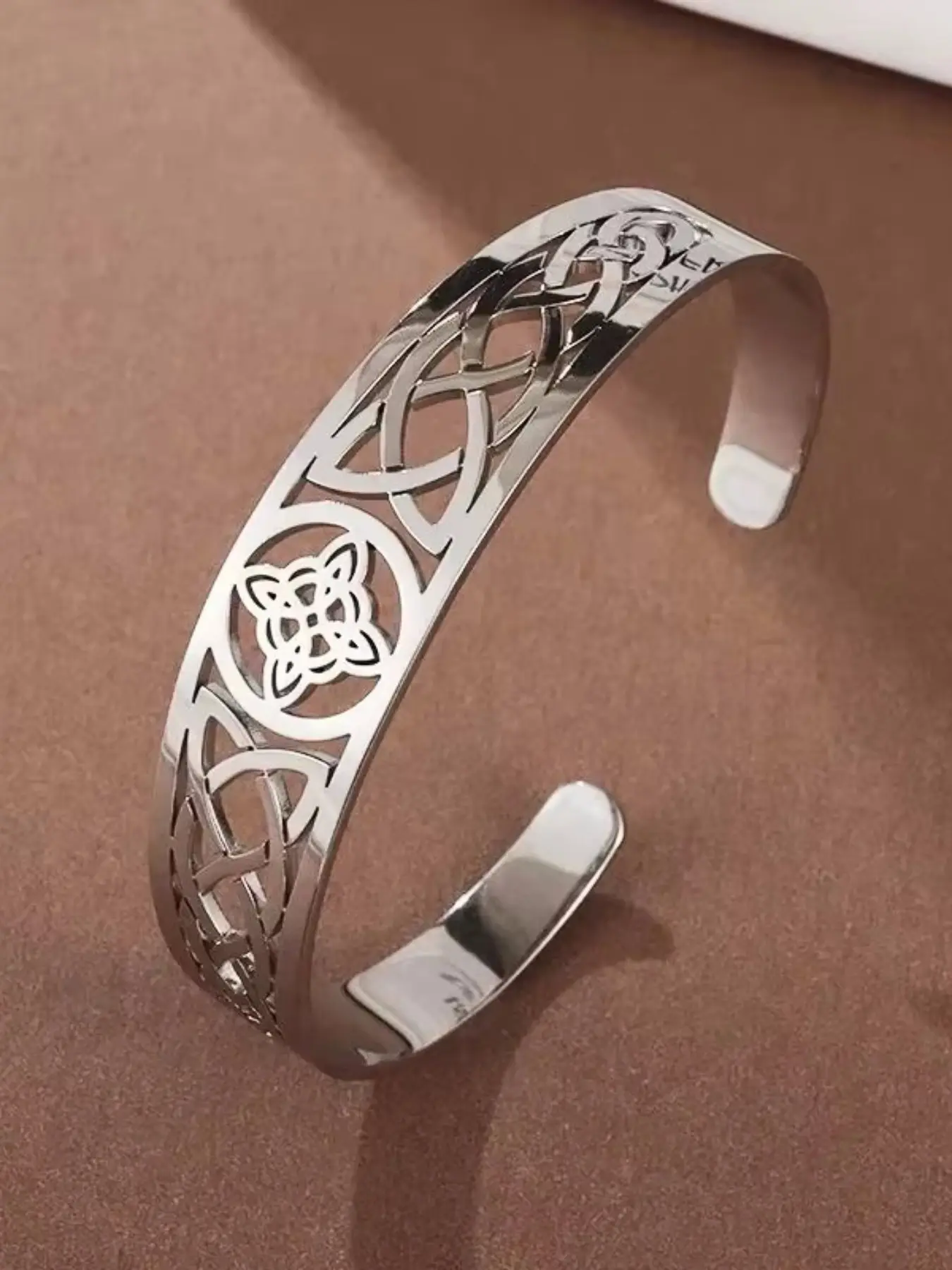 Fashion Stainless Steel Celtic Witch Knot Wide Open Bracelet, Vintage Irish Jewelry, Unisex Daily Wear Accessory, Perfect Birthday Gift