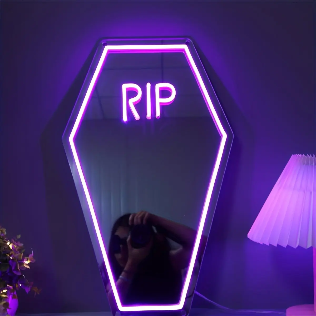 [Halloween] 1pc Illuminated Mirror Surface RIP, Halloween Glow Mirror, USB Powered LED Adjustable Light for Game Room, Bedroom, Bar, Cave, Restaurant, Party Wall Decor for Teenagers' Birthdays