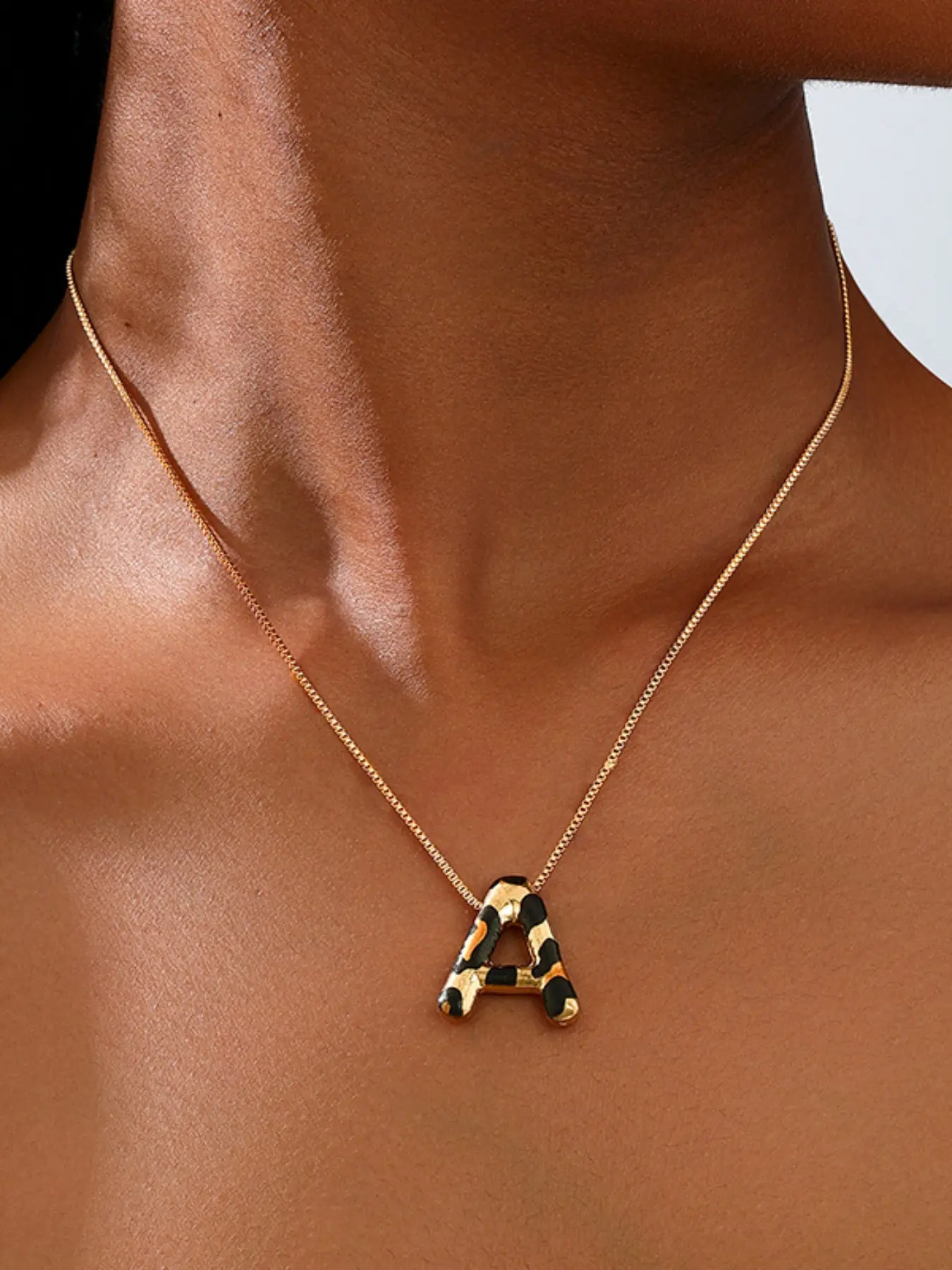 Simple Versatile Leopard Print Letter Pendant Necklace, Metal 26 English Alphabet Necklace For Women, Suitable For Daily Wear, Commuting, Party, Elegant Gift, Street Style