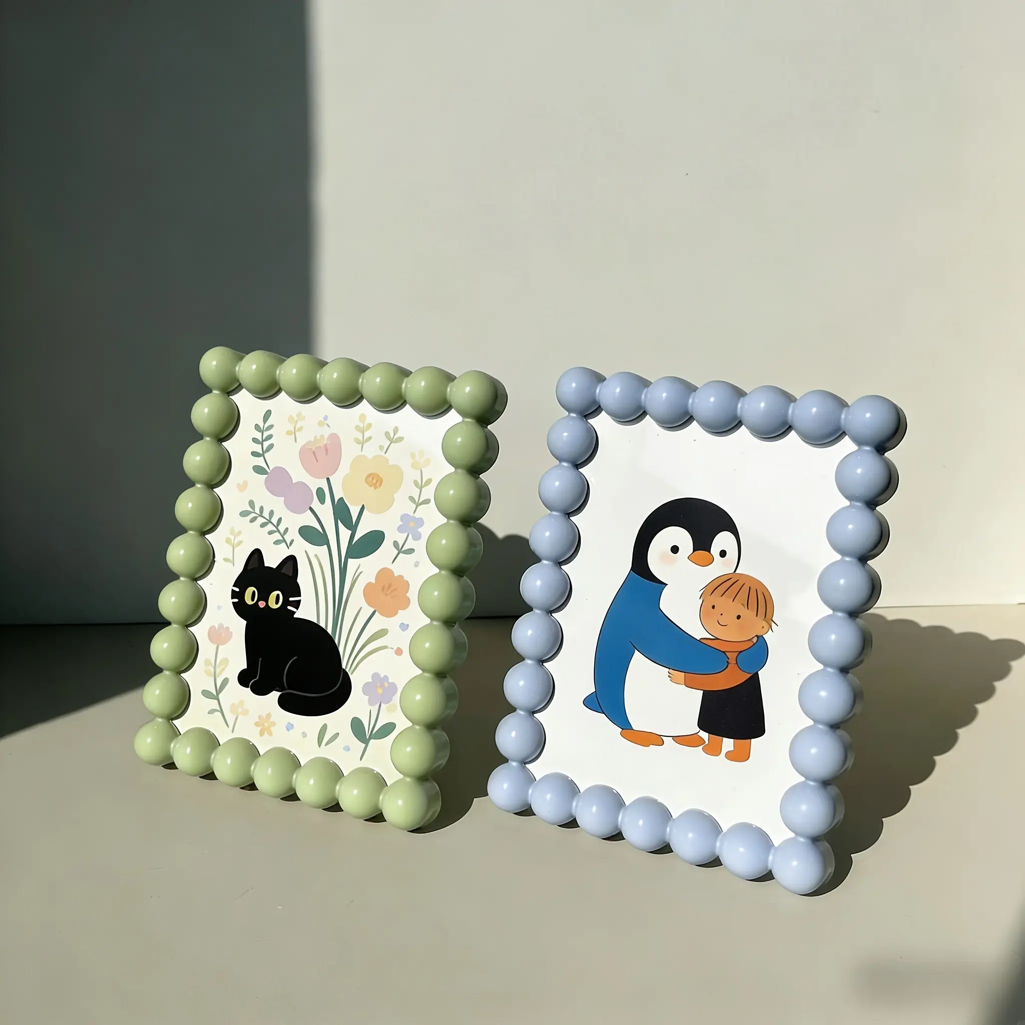 Cute resin decorative photo frame, home decoration item, tabletop photo display stand, suitable for displaying family photos, Picture Frames For Desk, Aesthetic Room Decoration