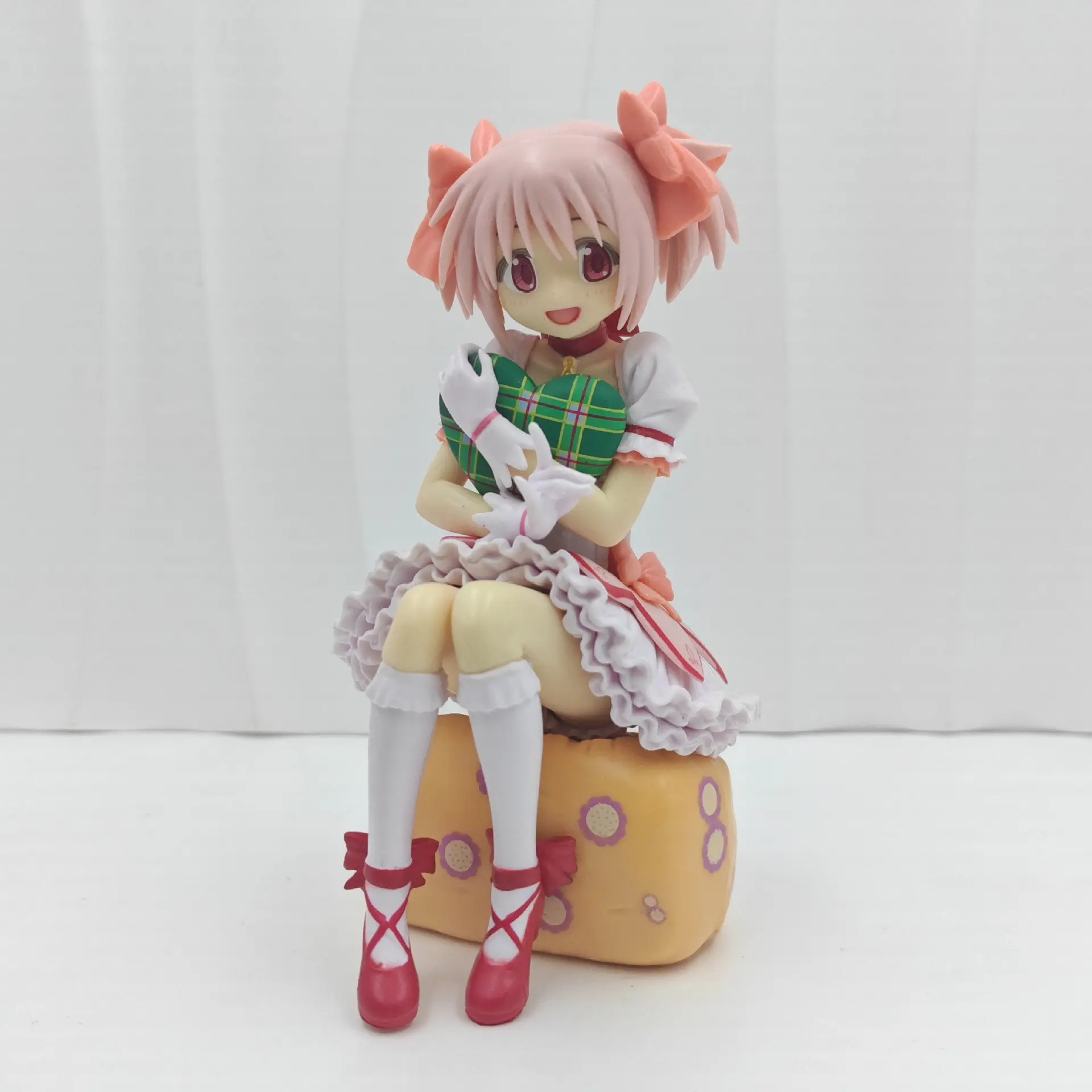 New Magical Girl Kagami Circular Desktop Model Handmade Figure, Sitting Standing Pose, Small Round Tabletop Decoration