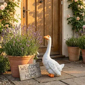 Realistic Porch Goose Statue, Waterproof Weather-Resistant Garden Sculpture, Resin Sculptures, Ideal for Courtyard Decor, Instantly Create a Rustic Corner