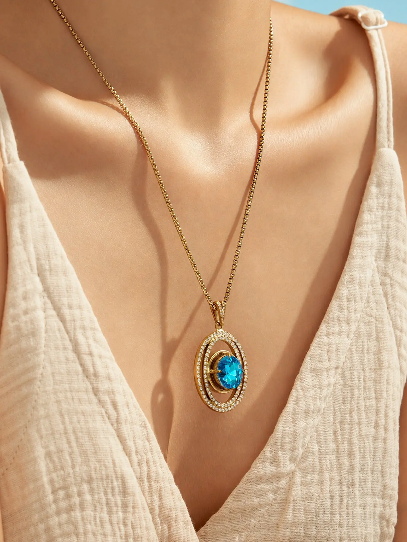 Vintage Blue Crystal Rhinestone Pendant Necklace, Stainless Steel Plated Commuter Jewelry, Simple Daily Accessory, Gift Necklace