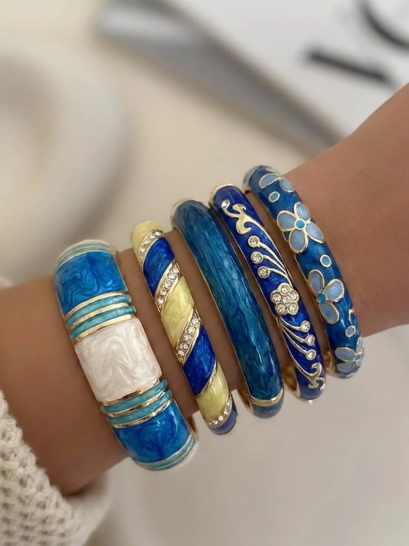 5 Pcs Alloy Cloisonné Bangle Set, French Vintage Blue Enamel Bracelets, Rhinestone Floral Clasp, Boho Style Bangles for Women