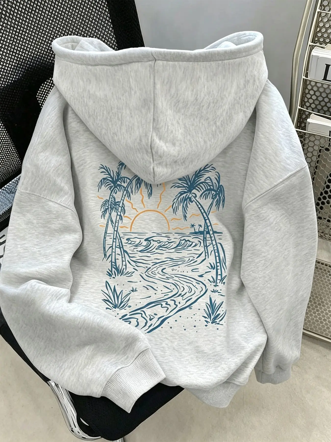 Trendy Women's Island Print Hooded Sweatshirt, Light Loose Fit Casual Pullover, Comfortable Street Style, Perfect for Daily Wear