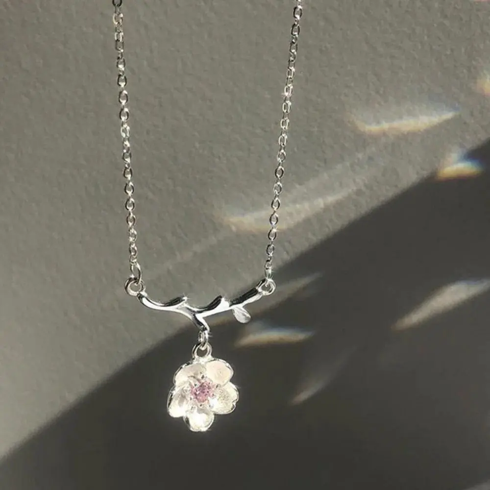 Elegant Sakura Flower Necklace, Women's Minimalist Stainless Steel Charm Pendant, Daily Wear Fashion Jewelry for Party, Casual, Flowers, Jewelry Bijoux, Wedding Gifts, Stainless Steel Jewelry, Crystal Accent