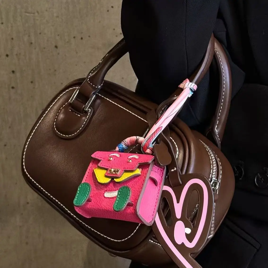 Cute Cartoon Monster Mini Handbag Keychain, Colorful Leather Tiny Purse Charm, Portable Lipstick Earphone Storage Bag, Fun Gift for Women Girls