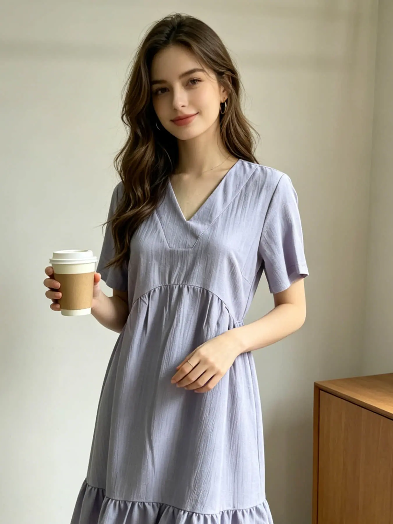 A fashionable women's V-neck short-sleeved pleated texture loose ruffled dress, suitable for summer, perfect for daily commutes, casual outings, dates, and beach vacations