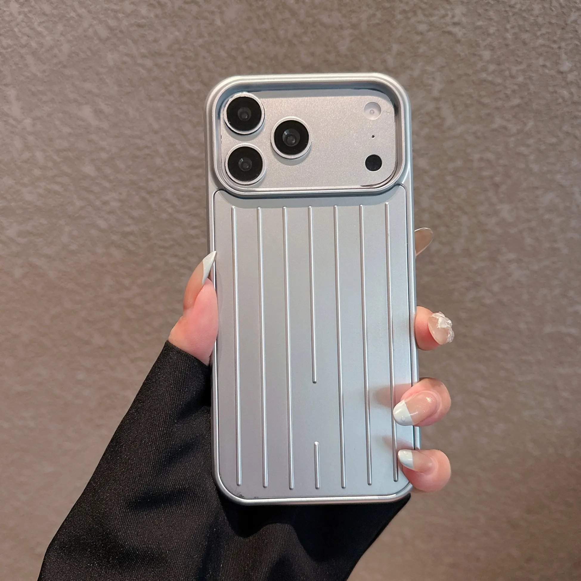 New minimalist solid-color aluminum alloy phone case, metal hard shell with drop-proof performance, featuring waterproof and stain-resistant properties, compatible with iPhone 17, 16, 15, 14, 13, 12, 11 Pro Max Plus, 17 Pro, 17 Air and 17