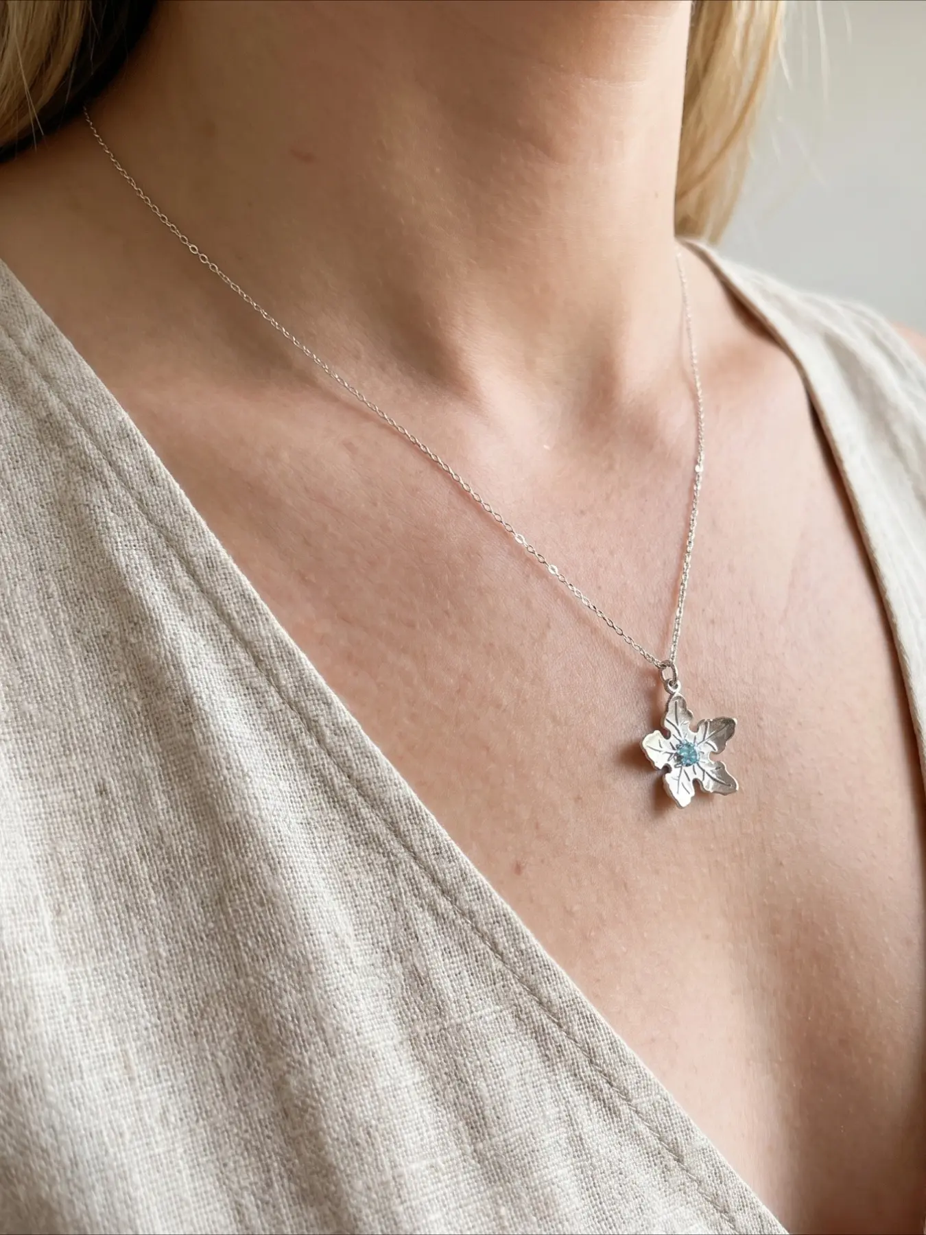 Silver Snowflake Pendant Necklace with Light Blue Cubic Zirconia Minimalist Winter Dainty Thin Chain Choker Elegant Daily Christmas Vacation Jewelry Gift for Women Ideal Winter Birthday & Xmas Gift.
