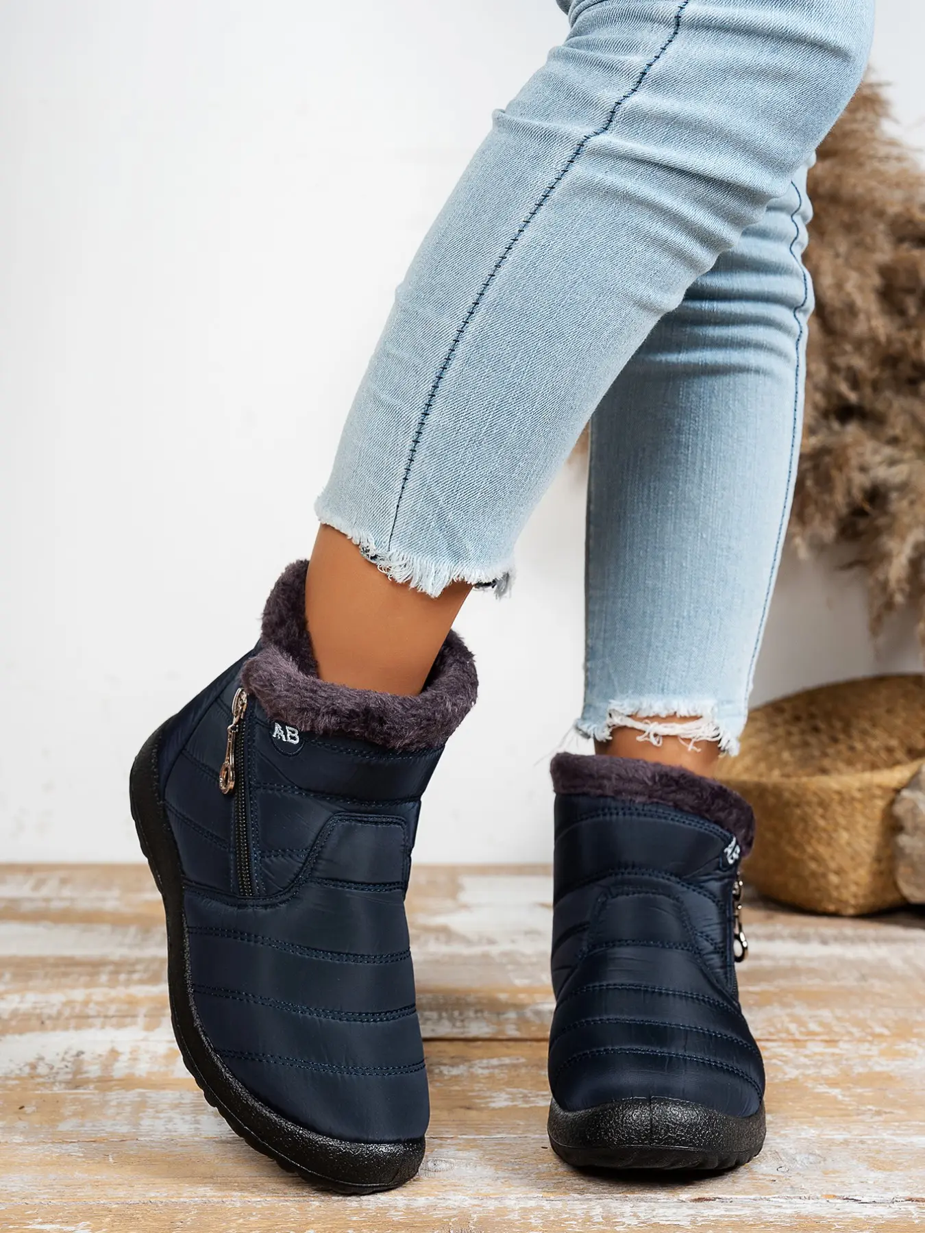 Winter Fleece Lined Warm Snow Boots for Women, Side Zip Waterproof Cotton Shoes, Anti-Slip Soft Sole Short Boot for Middle Aged and Elderly