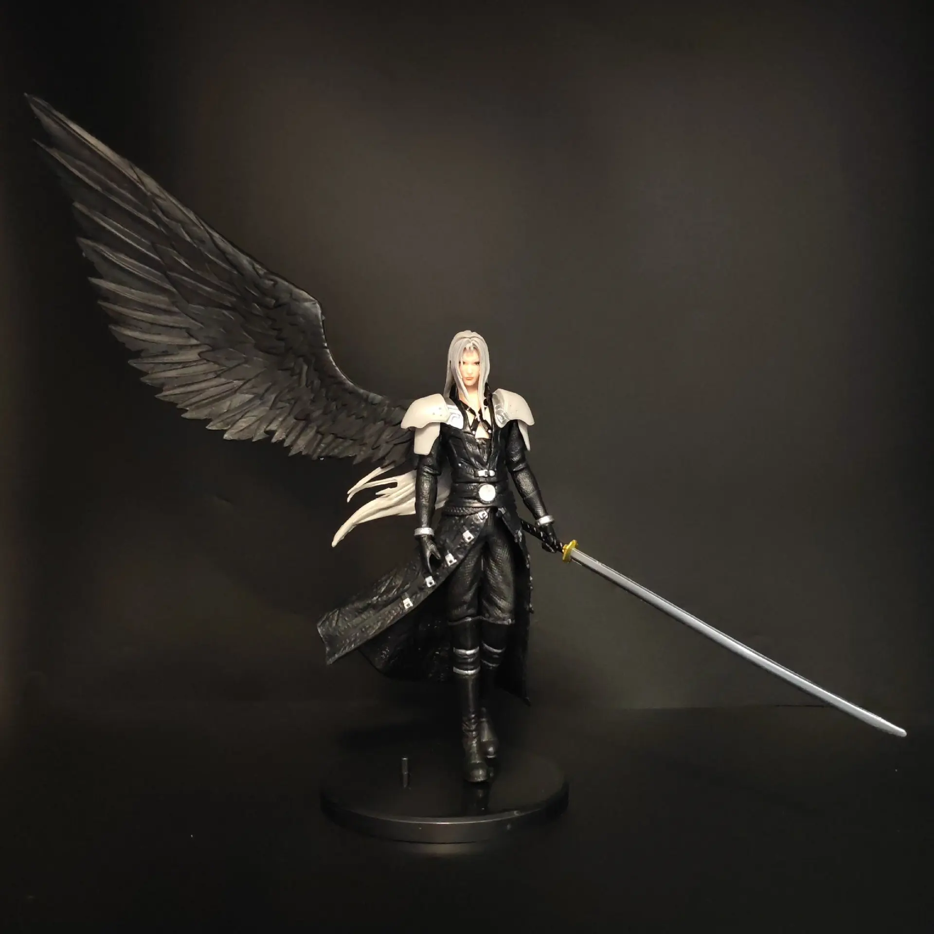 Final Fantasy Sephiroth Angel Model Figure, Collectible Handmade Statue, Unique Game Merchandise, Perfect Gift for Fans