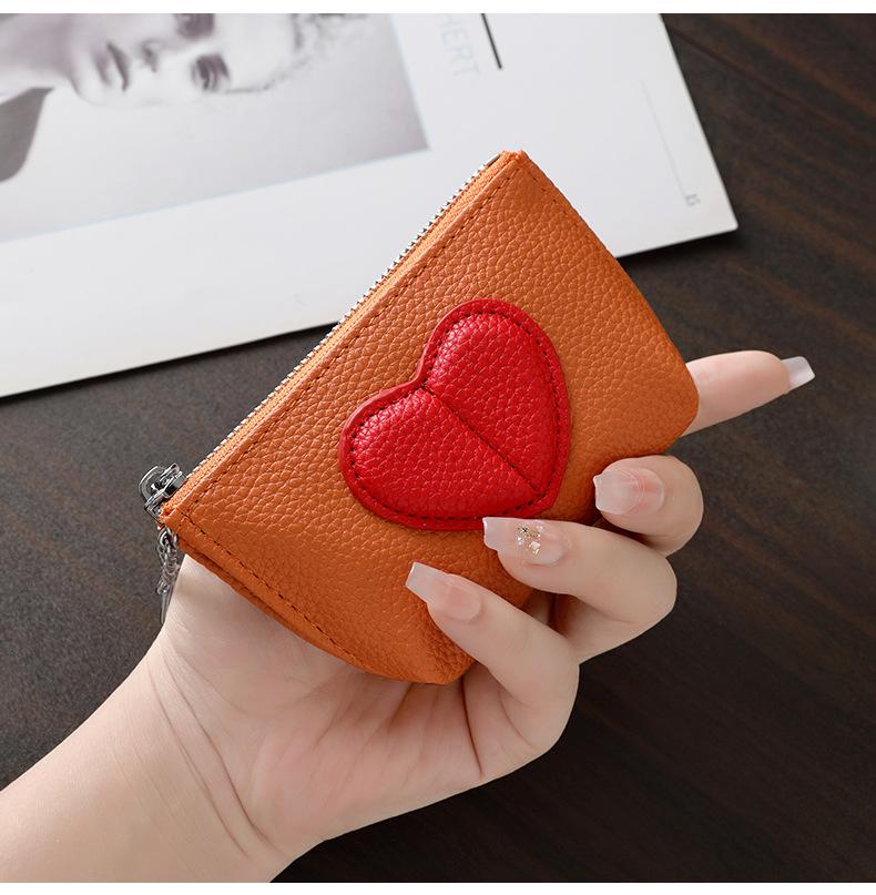 Heart-Shaped Mini Coin Purse – Cute Keychain Wallet for Women, Small Zipper Card Holder for Coins, Cash & Keys, Everyday Essential, Black with Red Heart Design
