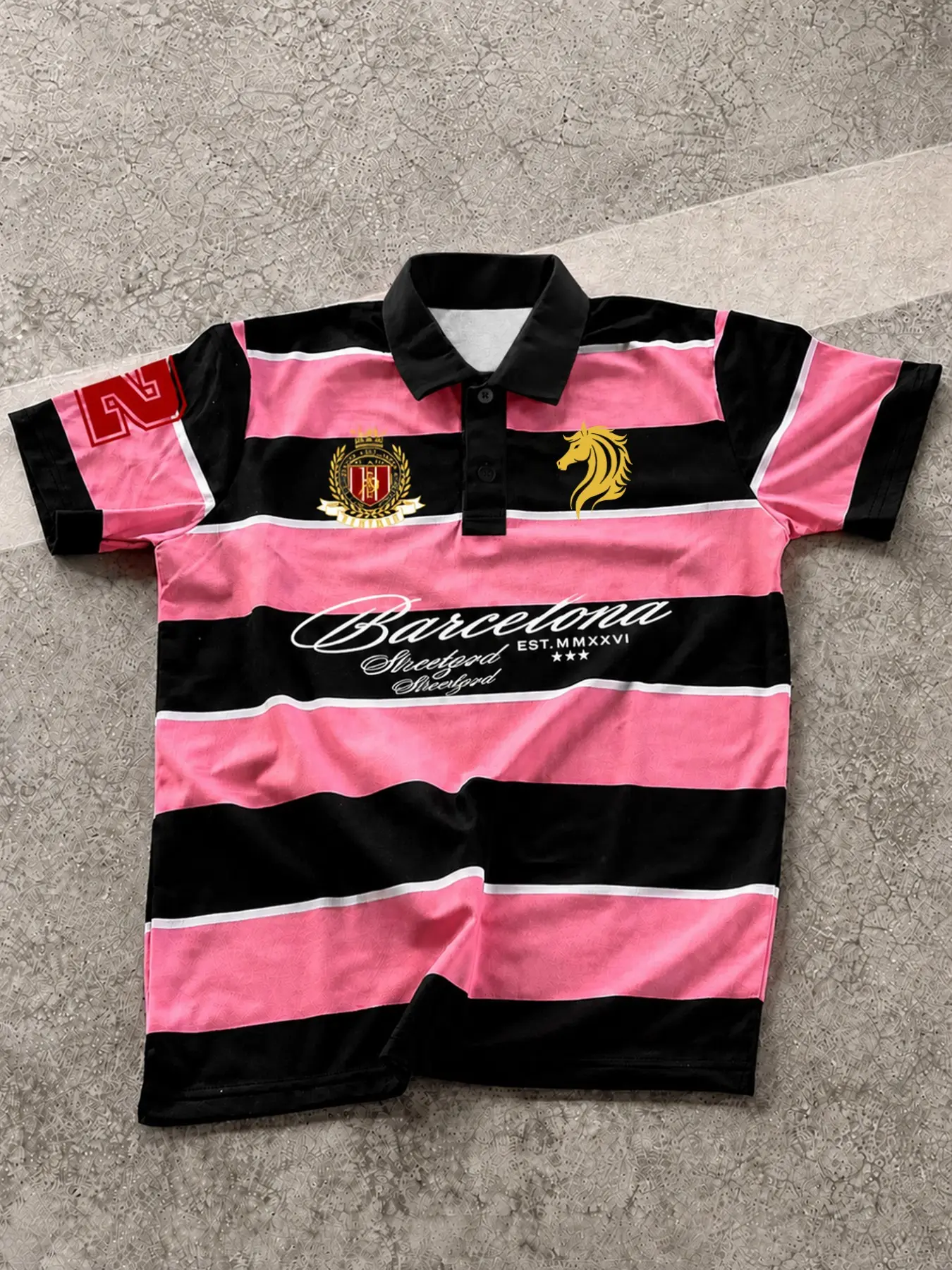Men's Short Sleeve Striped Horse Print Polo Shirt, Casual Comfortable Fit Summer Wear for Leisure Outing