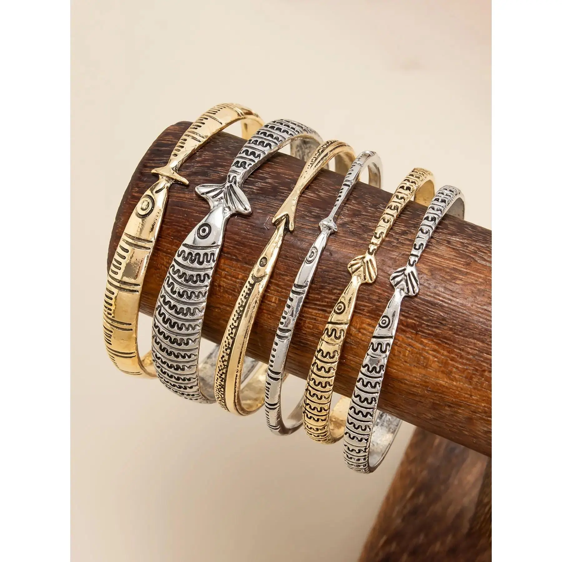 Women's 6-Piece Retro Tribal Alloy Cuff Bangle Set - Carved Fish Pattern, Ocean Theme, Layered Jewelry Stack, Vintage Tribal Art, Unisex Arm Candy Accessories, Fashion Bracelets Costume Jewelry