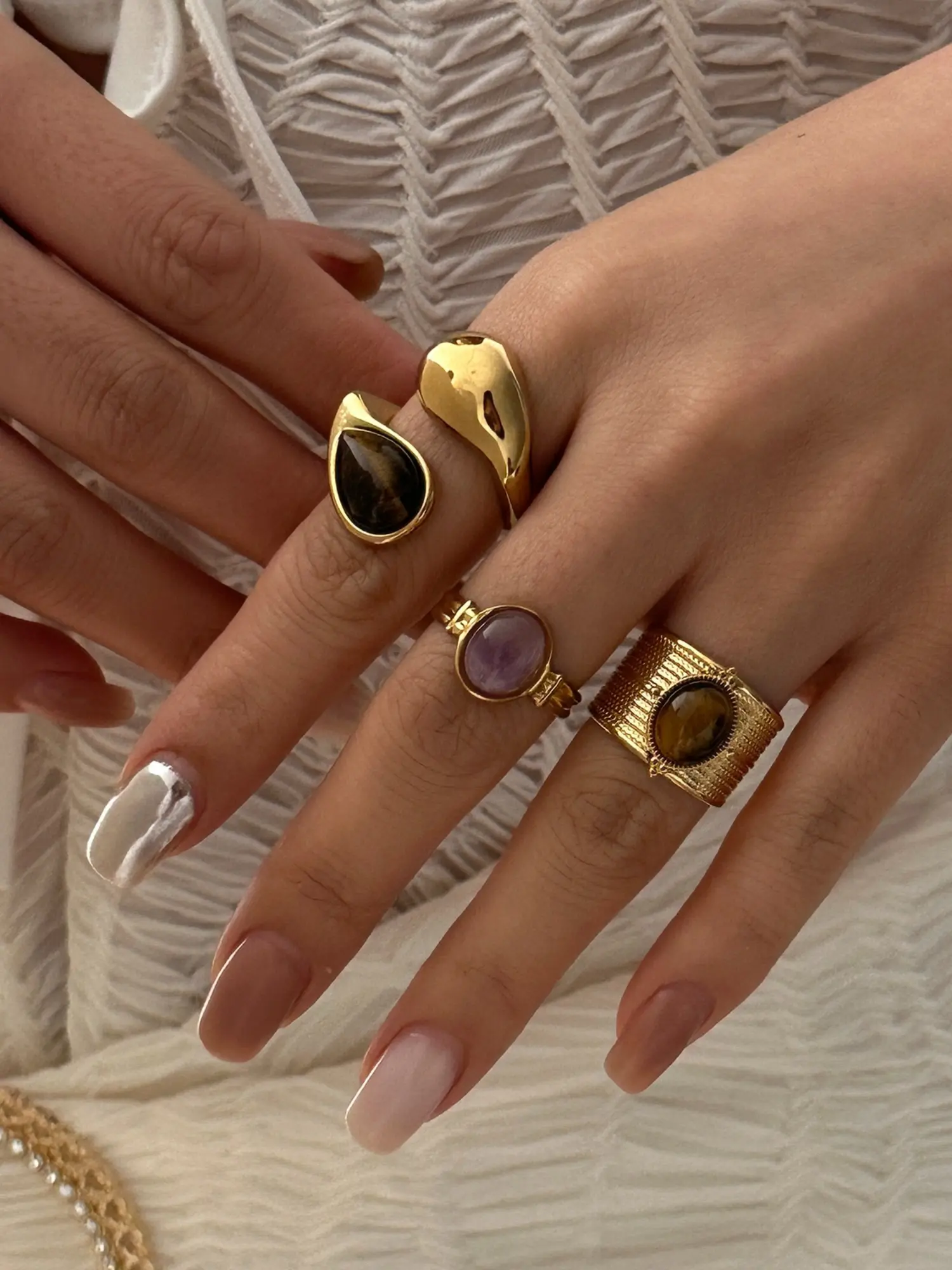 3Pcs Tiger Eye Amethyst Irregular Hammered Stainless Steel Stackable Rings Set Oval Natural Gemstone Ring Natural Stone Open Golden Finger Rings Boho Vintage Women Statement Jewelry Stone Crystal Rings