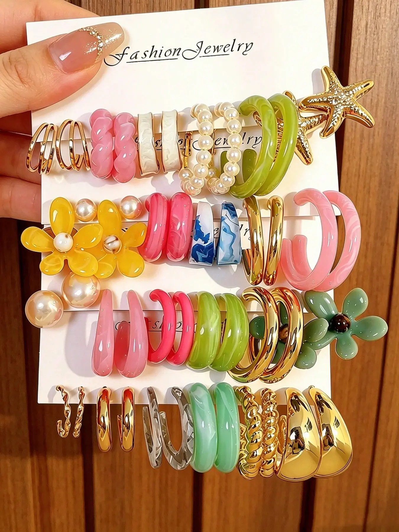 24 Pairs Bohemian Style Flower & Starfish Hoop Earring Set, Women's Colorful Faux Pearl C-Shape Earrings, Suitable For Summer Outfits And Daily Wear