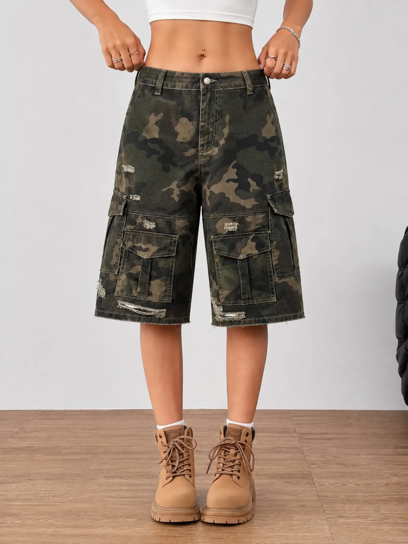 Unisex Camo Distressed Hole Shorts, Casual Street Style Mid-Waist Jeans, Perfect for Summer, Comfortable Daily Wear Design