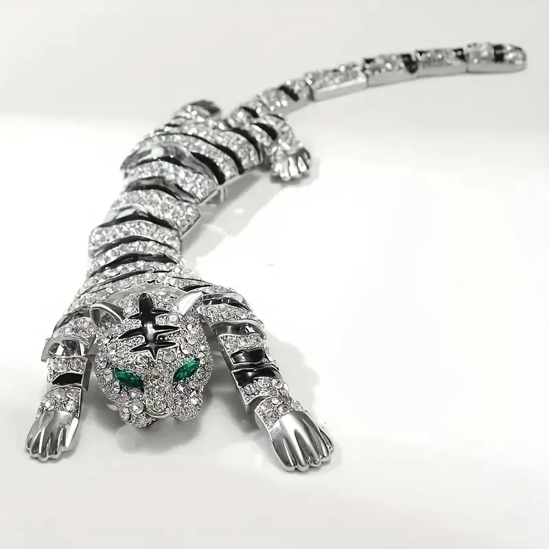 1pc Elegant Rhinestone Tiger Brooch Pin, Large Novelty Shoulder Accessory, Fashionable Clothing Decoration, Personalized Style Enhancement