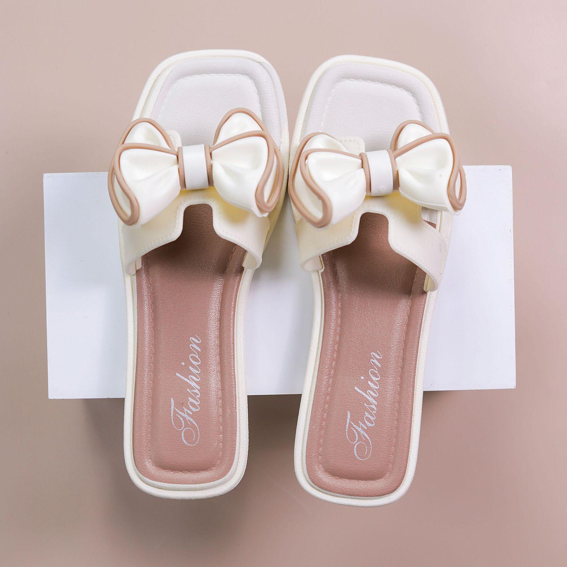 New style women's outdoor slippers with floral design, soft sole, fashionable, non-slip, flat bottom, butterfly square buckle, summer sandals for women