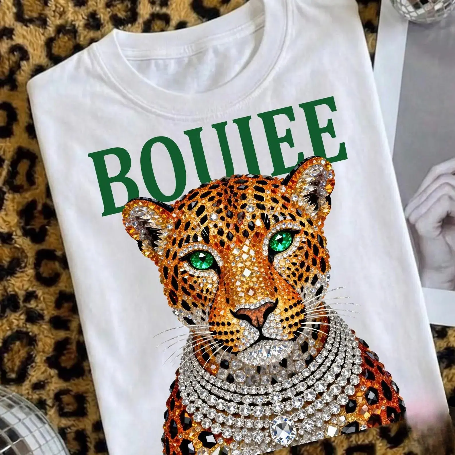 comfy Vintage Leopard Print Shirt, Glam Fashion Graphic Tee, Trendy Animal Print T-Shirt,Boujee Diamond Bling Leopard Head Graphic T-Shirt, Women’s White Luxury Aesthetic Short Sleeve, Rhinestone Effect Boujee Leopard Casual Tee, Glam Fashion Top