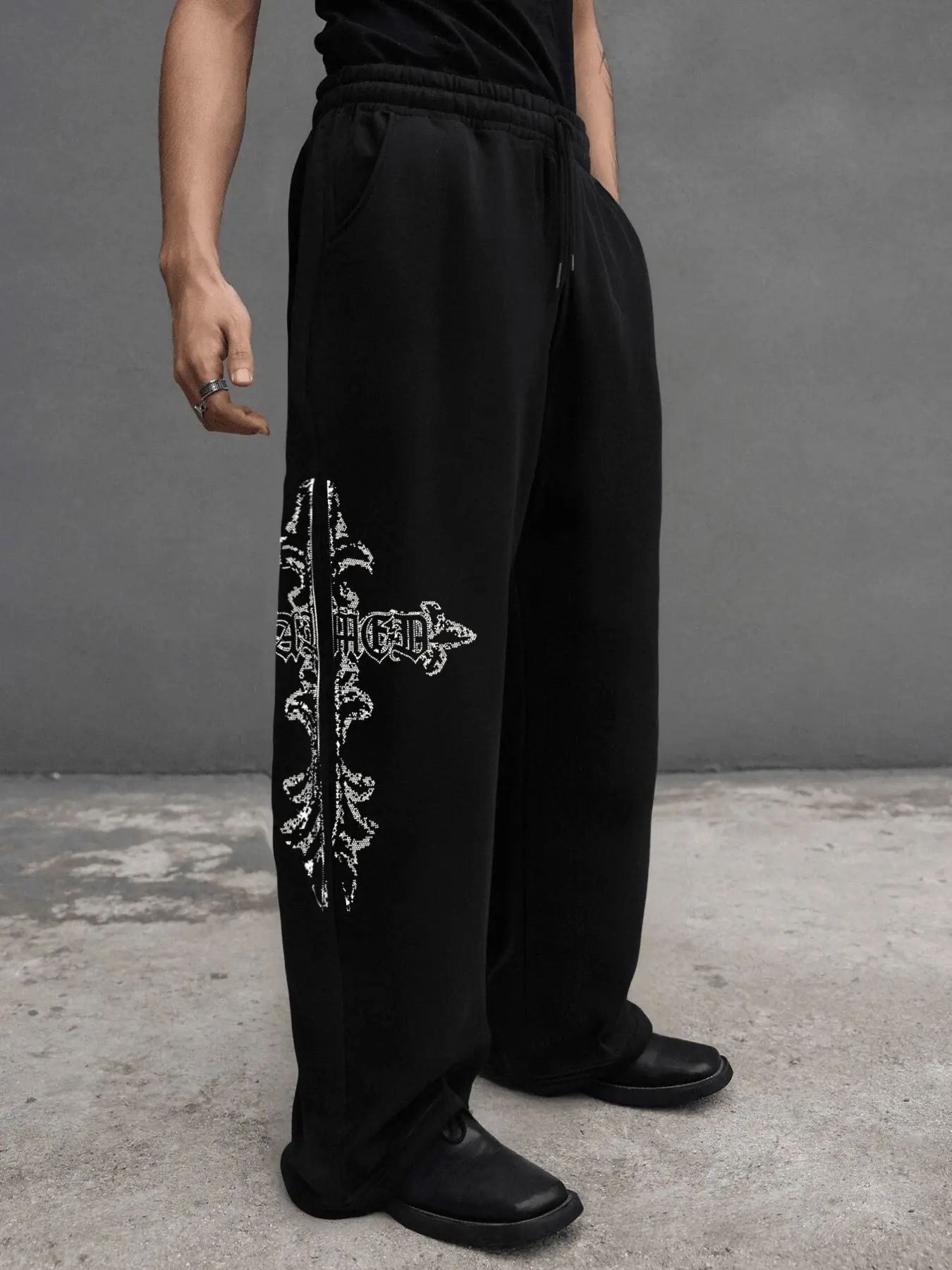 Streetwear Dark Vine Rhinestone Sweatpants, American High Street Distressed Drawstring Wide Leg Pants, Unisex Slimming Long Pants