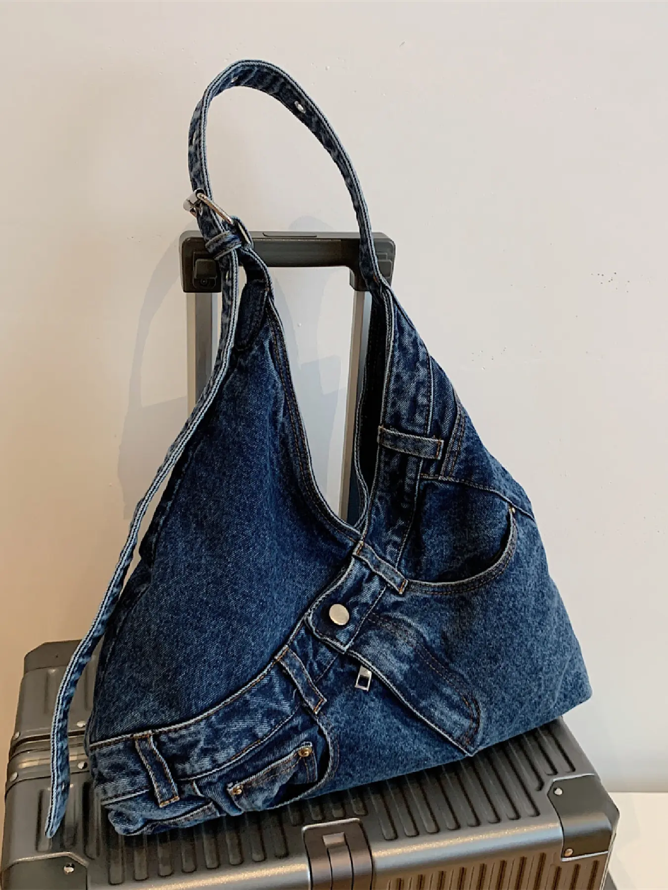 Vintage Denim Tote Bag, Tote Crossbody Purse, Large Capacity Adjustable Shoulder Crossbody Bag, Retro Distressed Denim Travel Bag, Women's Commute Shopping Trip Leisure Handbag