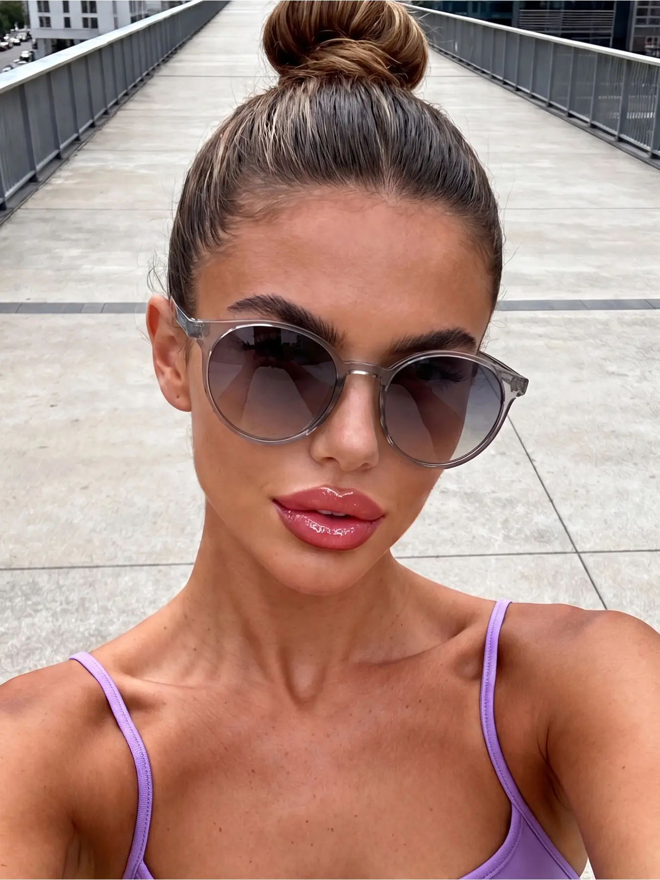 1 pair of men's and women's round frame fashion glasses, elegant sunglasses, suitable for back-to-school season, street photography, beach vacation, outing outfits, parties, camping, and festival outfits.