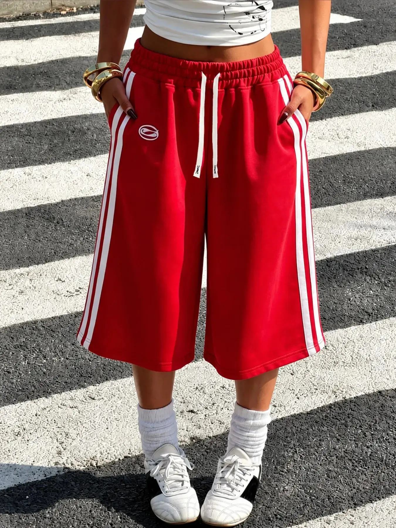 Unisex Red Side Stripe Baggy Bermuda Sweat Shorts, Drawstring Knee Length Athletic Lounge Shorts for Streetwear, Gym Style, Summer Casual and Daily Outfits, Fashion Athletic Shorts
