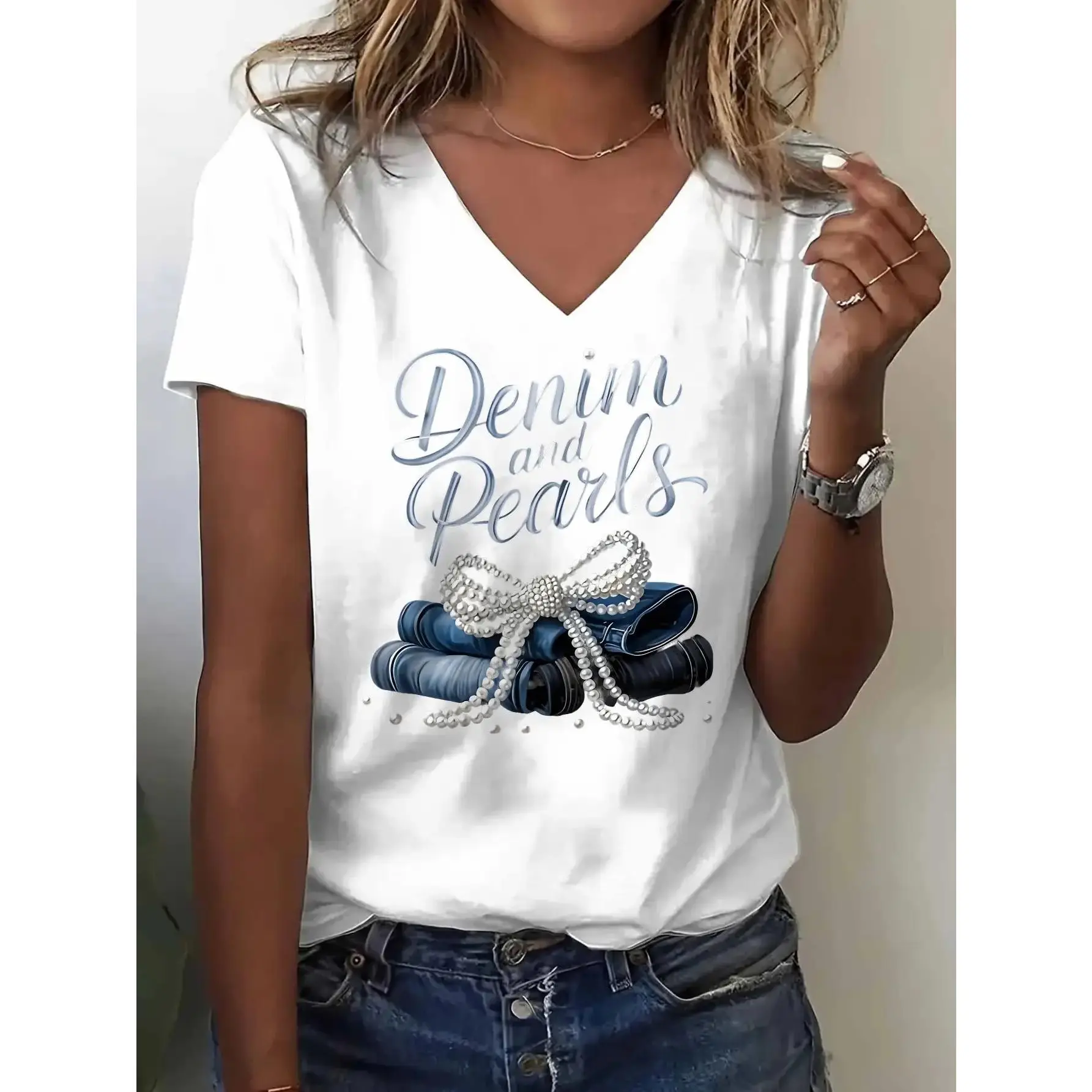 The Item I Recently Purchased Is a V-neck Women's 100% T-shirt Suitable for Various Occasions Such as Going Out, Commuting, and Vacationing. There Is Also a Denim Pearl Pattern T-shirt.