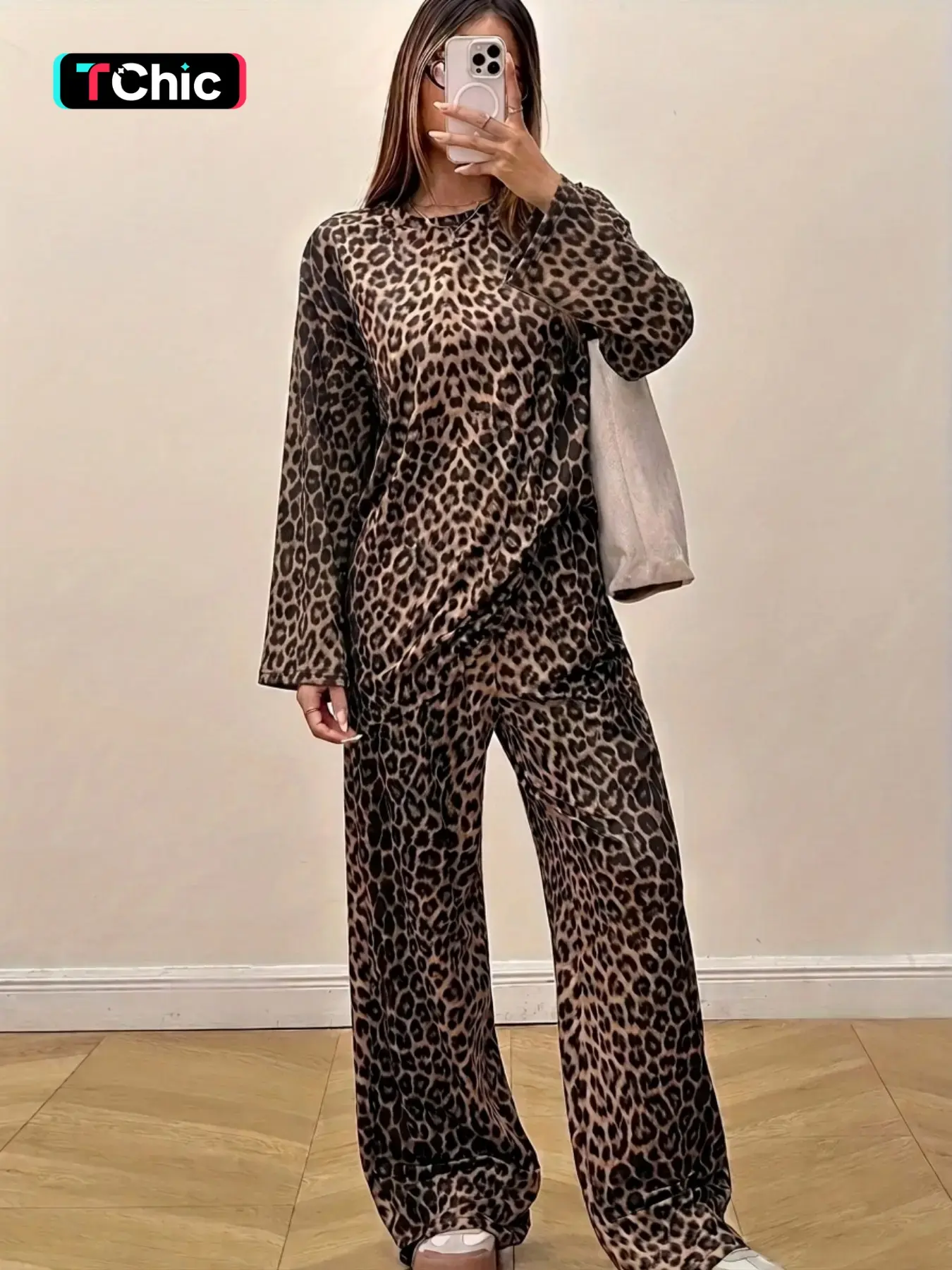 Vintage Leopard Print Pajama Set, Round Neck Long Sleeve with Flowy Wide Leg Pants, Soft and Smooth, Street Style, Women's Sleepwear
