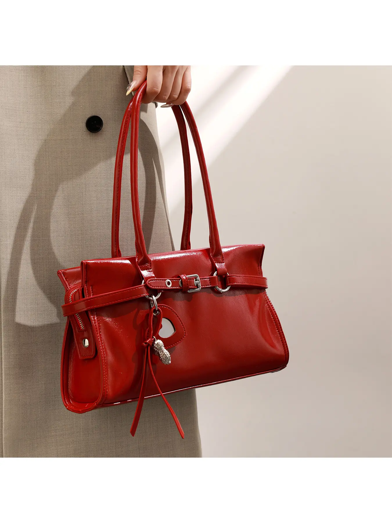 Commuting shoulder bag with peanut heart pendant design, versatile large-capacity stylish women's handbag, hand-held and crossbody bag