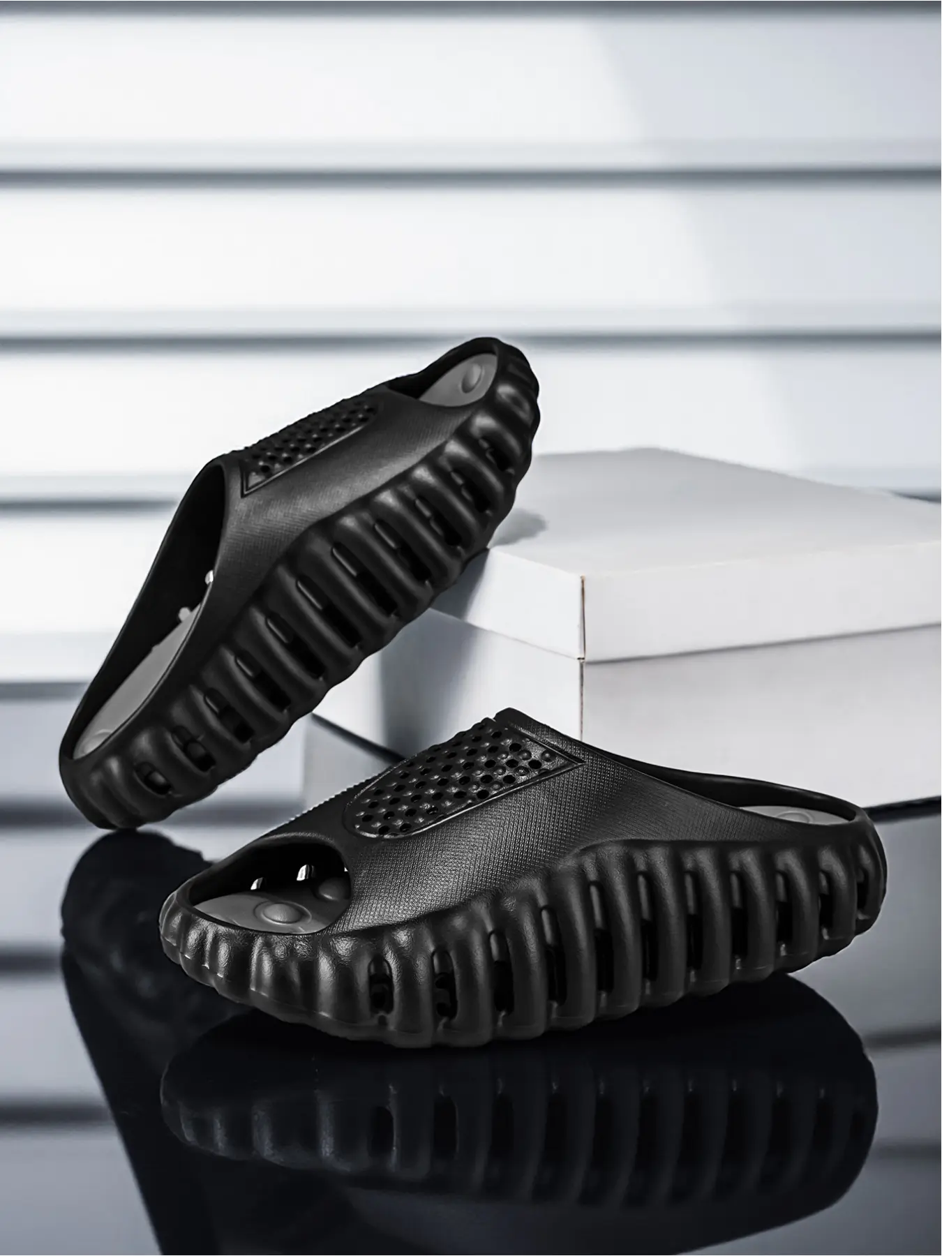 1 Pair Men's Fashionable Crocs Sandals: Footwear Sandal, Breathable Mesh Upper, Lightweight and Wear-Resistant Sole, Anti-Slip Outsole, Casual Home and Beach Shoes